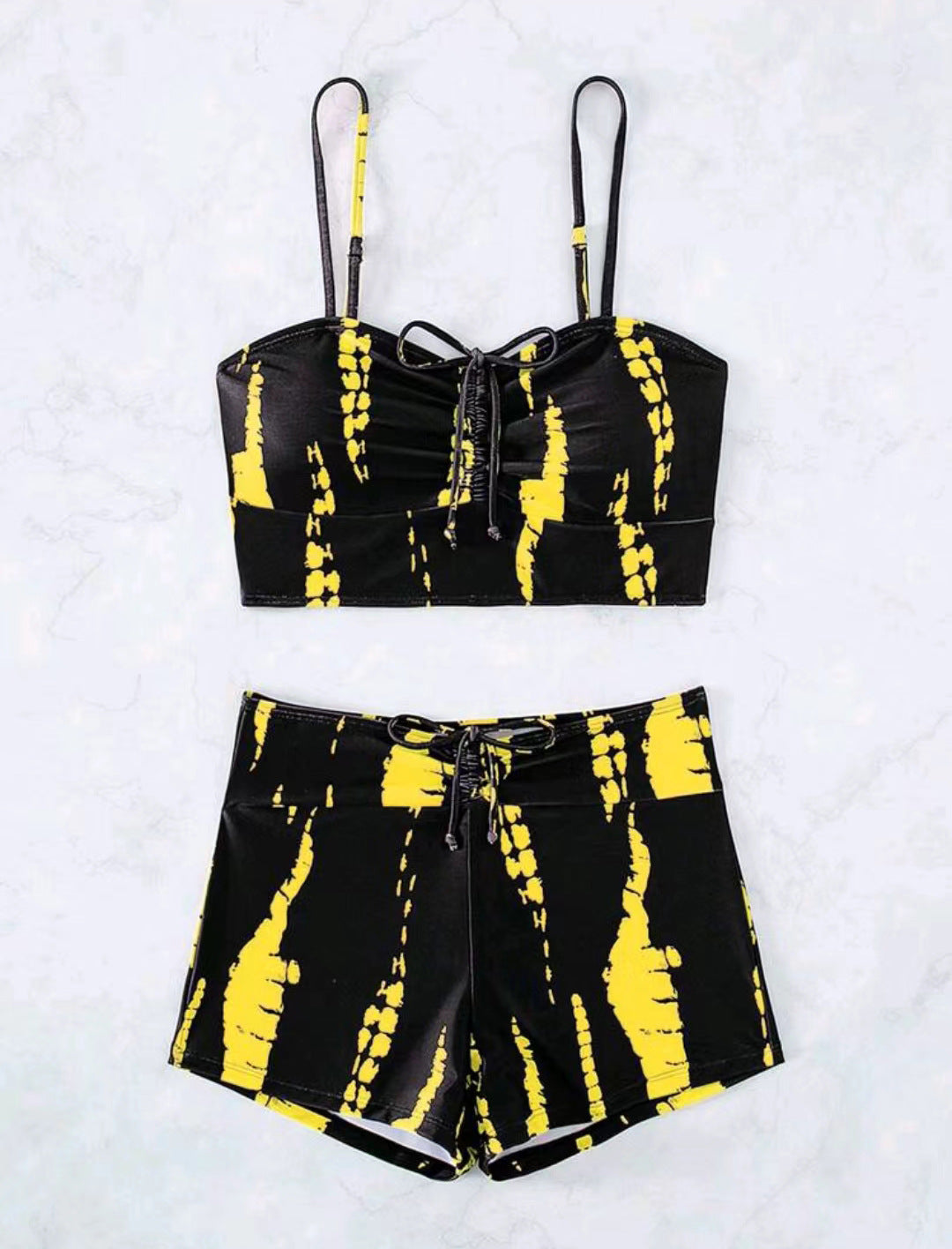 Women's top with casual shorts and contrasting tie-dye pattern Ivyshape