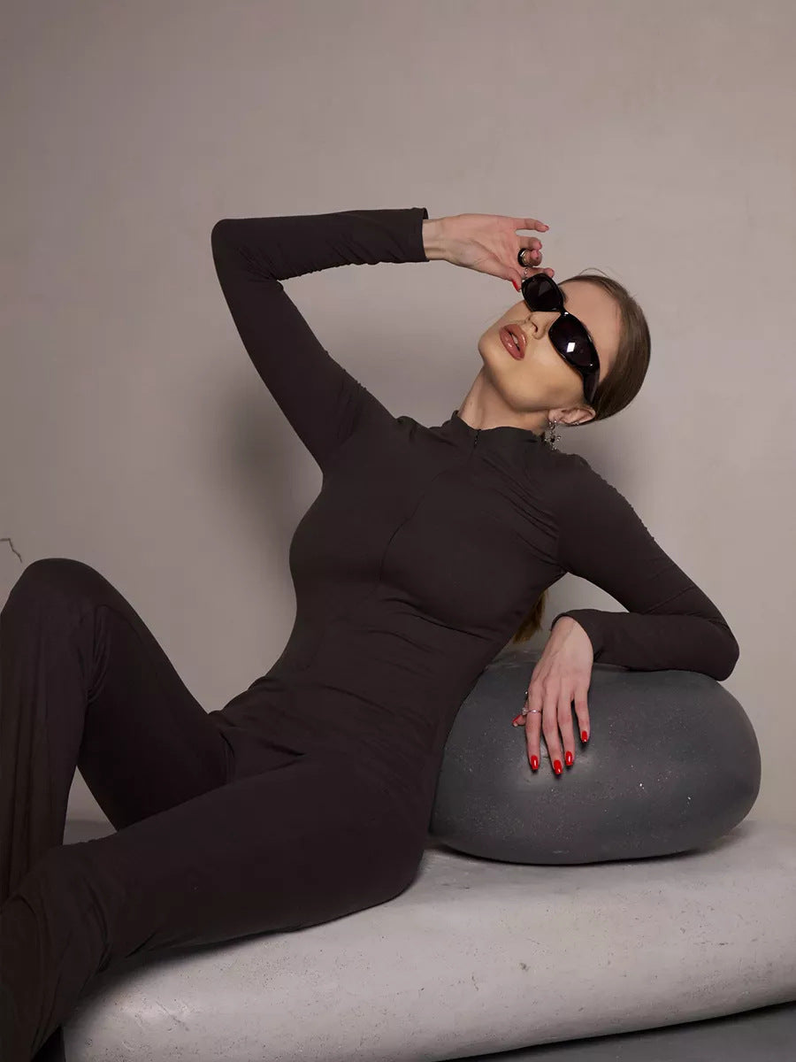 Women's sporty jumpsuit with zipper and fitted cut Ivyshape