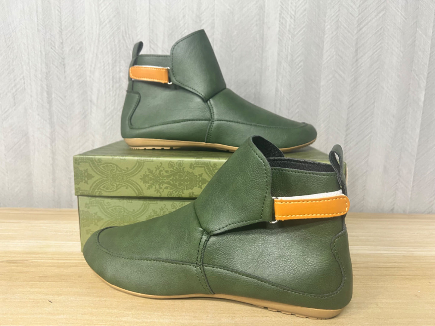 Ladies elegant ankle boots made of high-quality leather with trendy strap Ivyshape