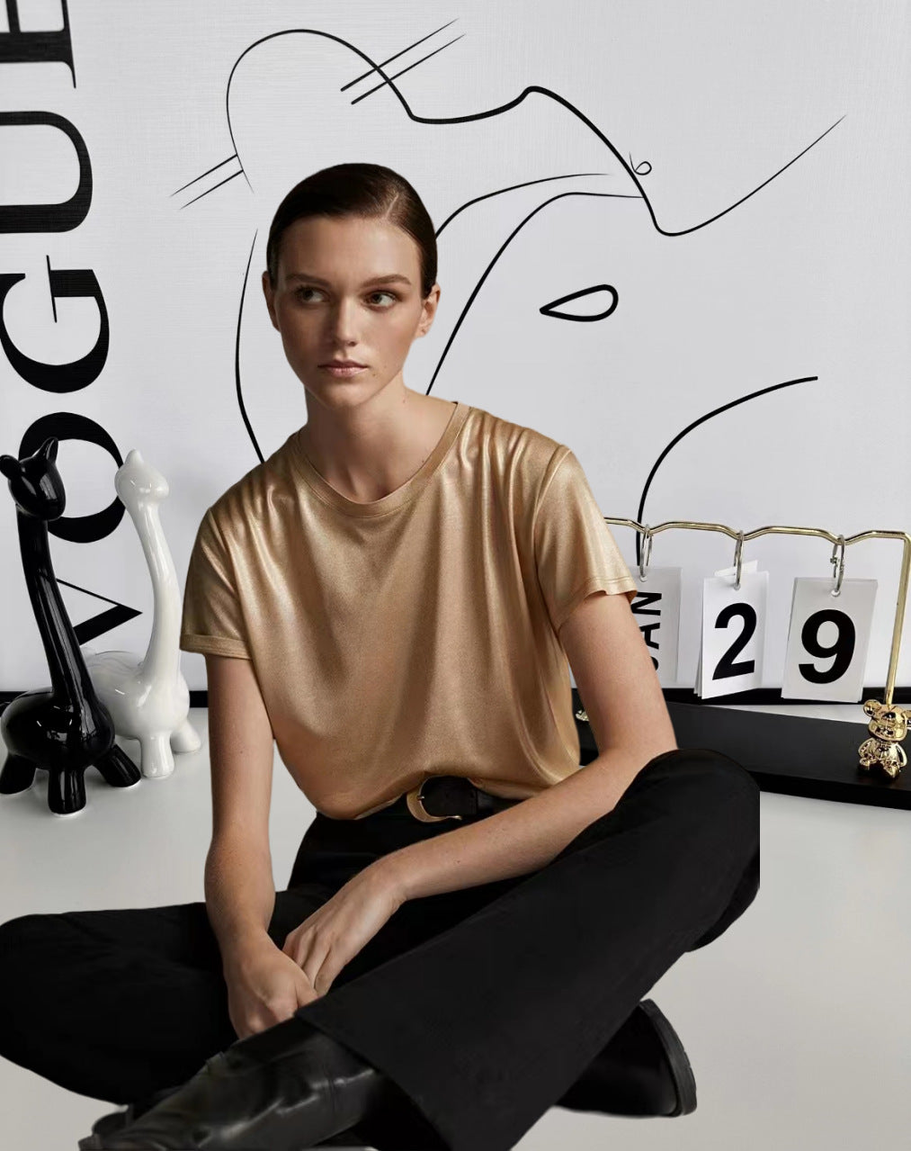 Women Elegant Shiny T-Shirt with Round Neckline and Loose Fit Ivyshape