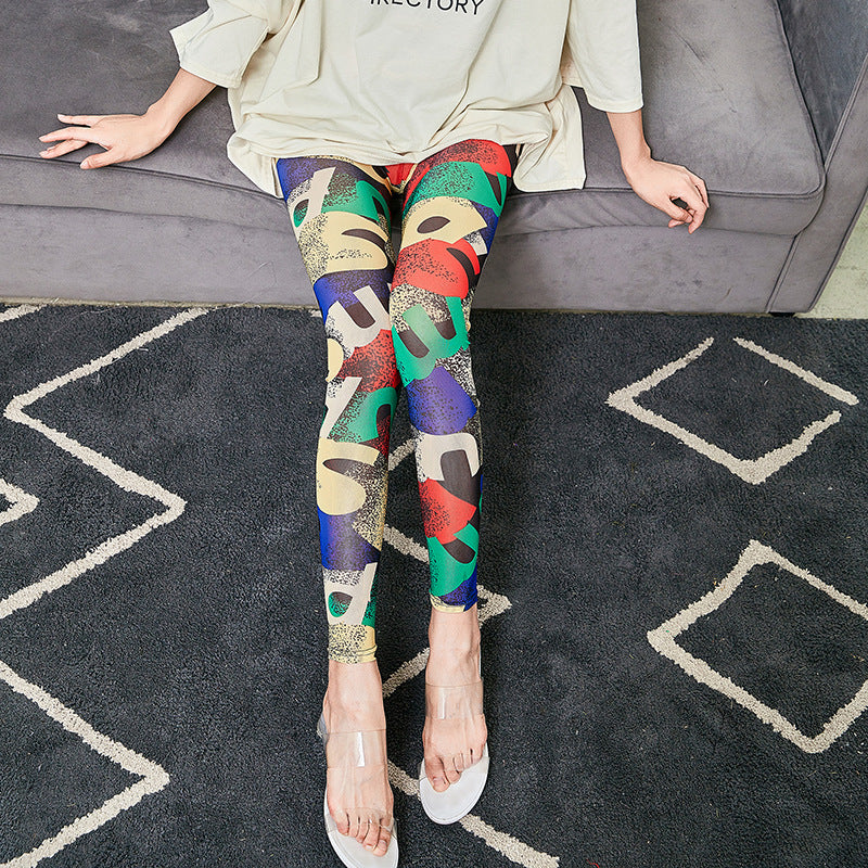 Women’s leggings with a fashionable print Ivyshape