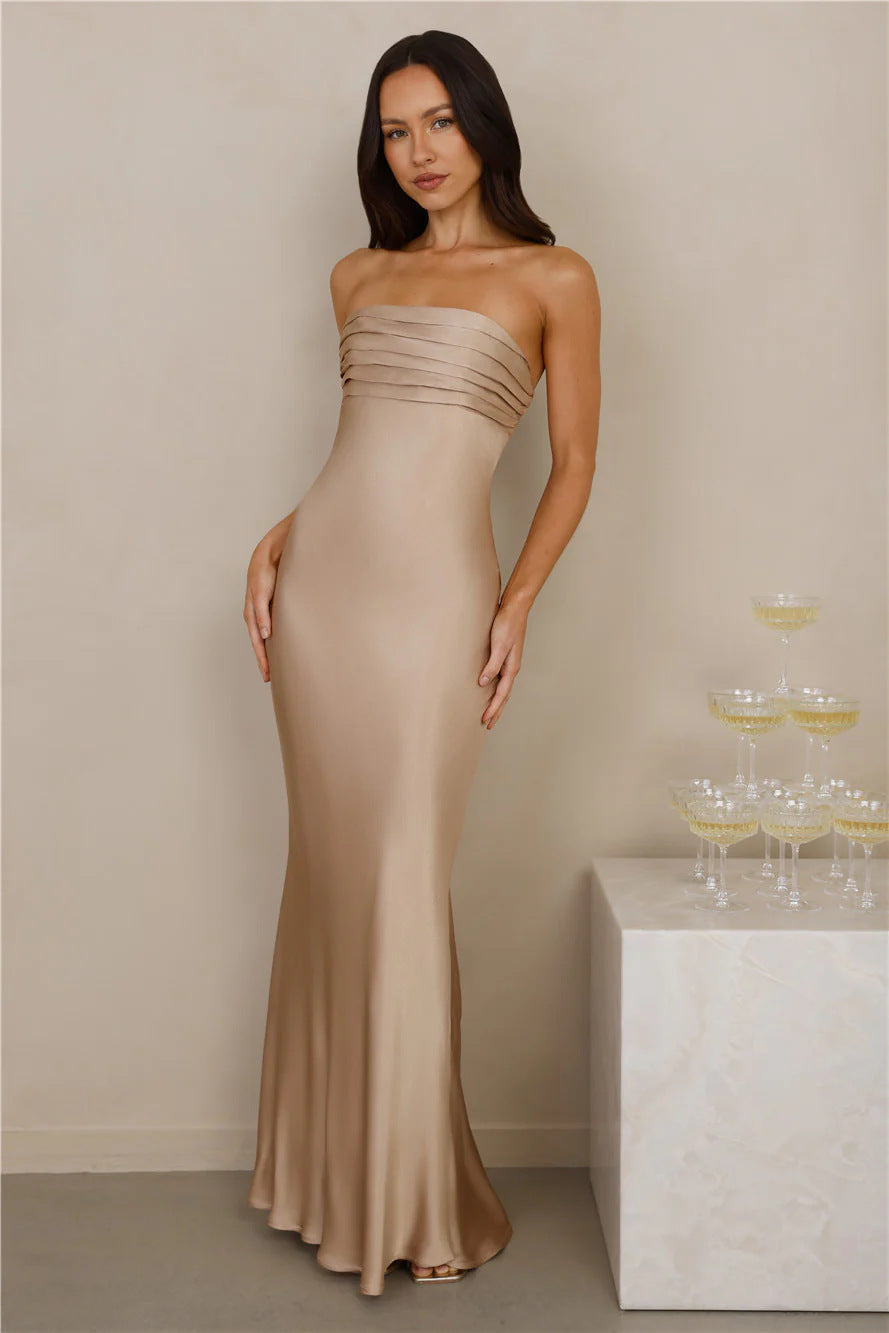 Women Elegant Strapless Maxi Dress with Shimmering Satin and Figure-Hugging Cut Ivyshape