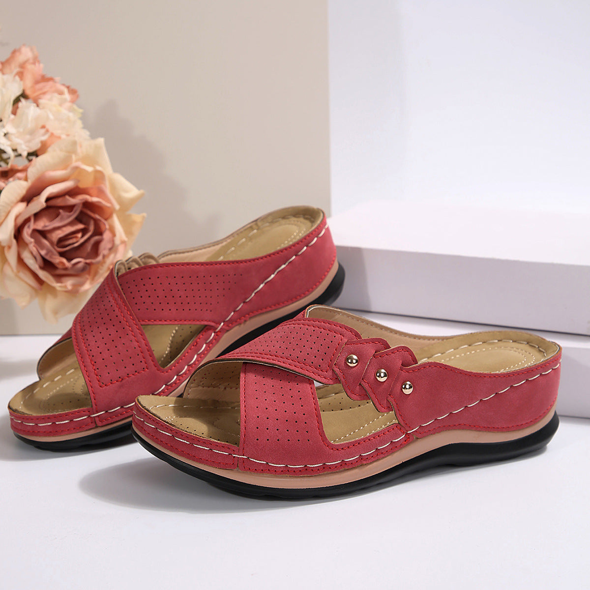Women Fantastic Comfort Sandals with Breathable Inserts and Fashionable Cut Ivyshape