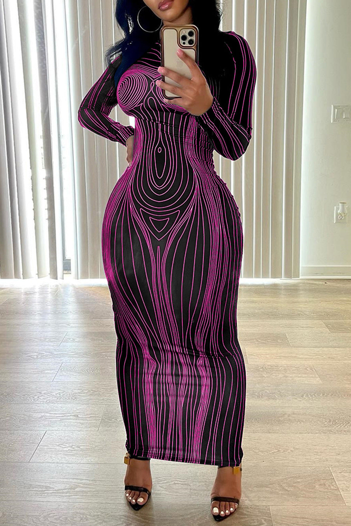 Women figure-hugging long sleeve dress with modern line pattern Ivyshape
