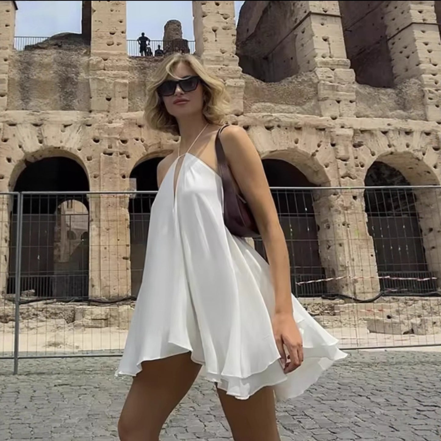 Ladies airy chiffon dress with deep V-neckline and adjustable straps Ivyshape