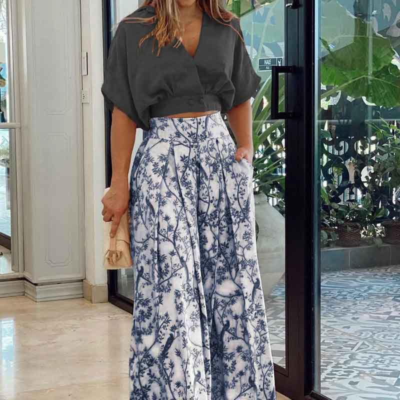 IvyShape | V-Neck Print Loose Fit Leg Pants Fashion Set