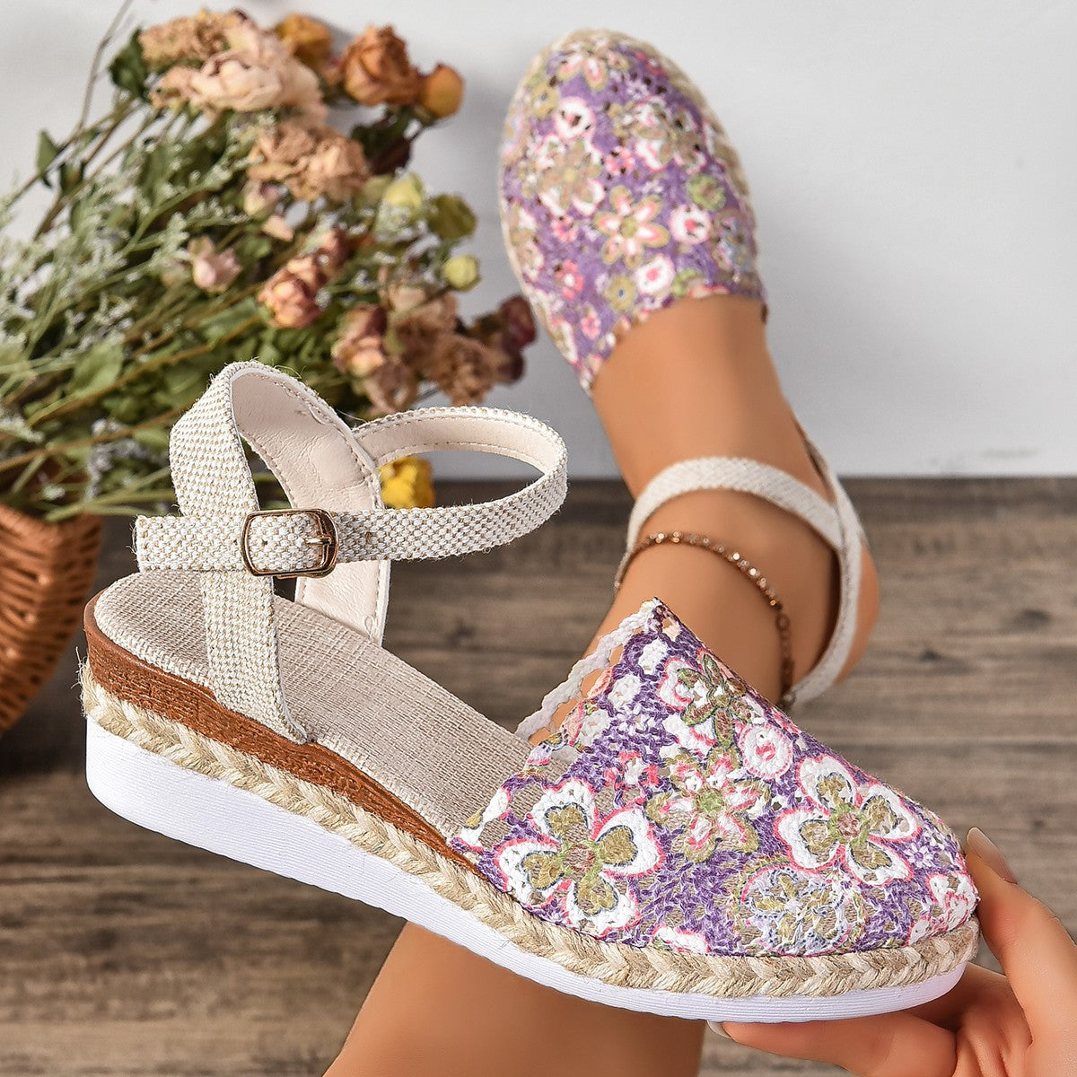 Women's espadrilles with floral embroidery design and comfortable wedge sole Ivyshape