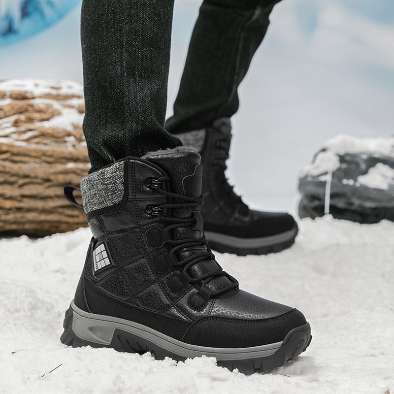 Women's winter hiking boots with insulating inner padding and non-slip sole Ivyshape