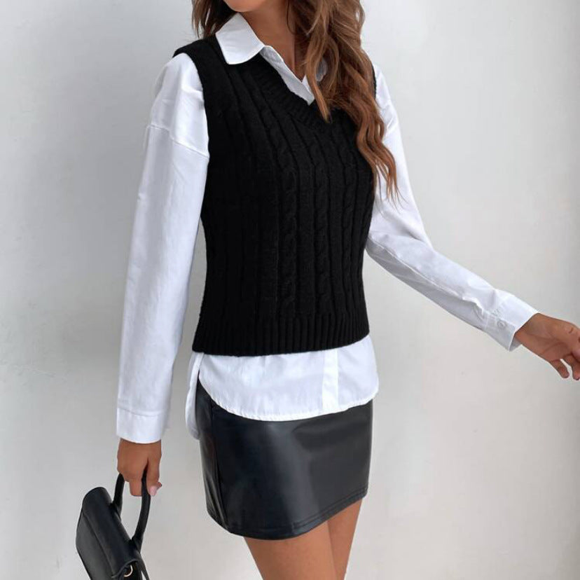 Women's knit vest with V-neck and exclusive cable pattern Ivyshape