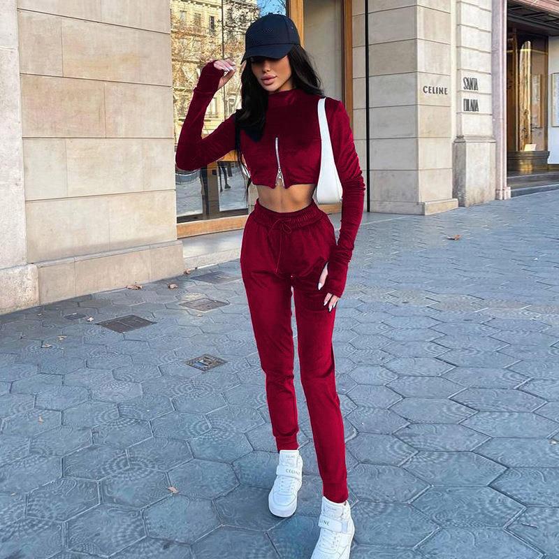 Ladies casual tracksuit with short top and high collar Ivyshape
