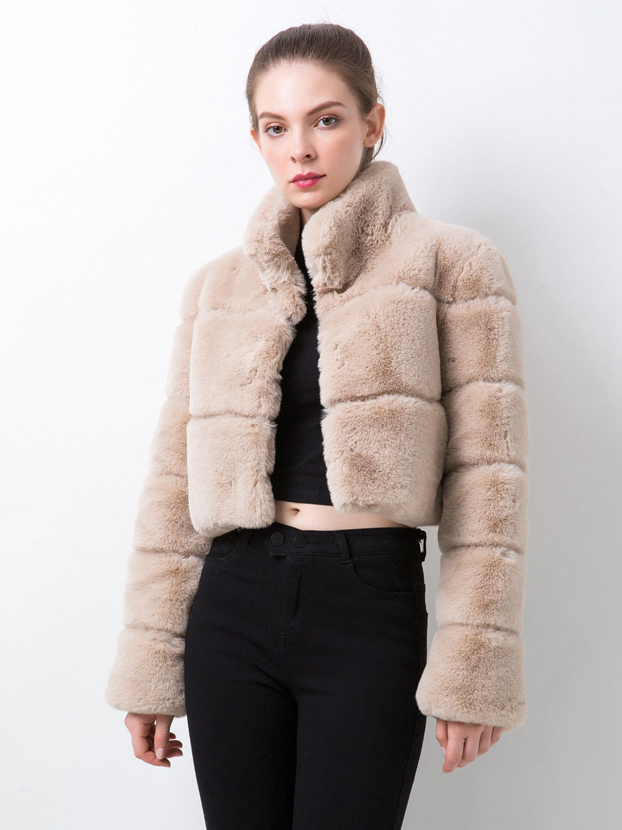Women's fashionable short faux fur jacket Ivyshape