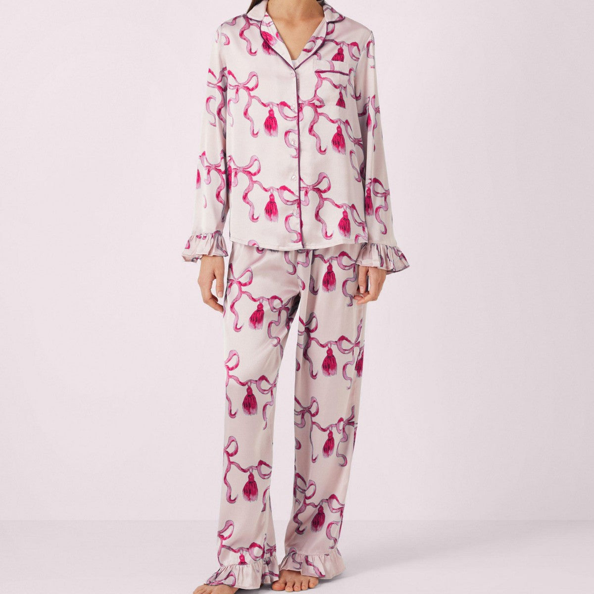 Women elegant pyjama set with ruffle details Ivyshape