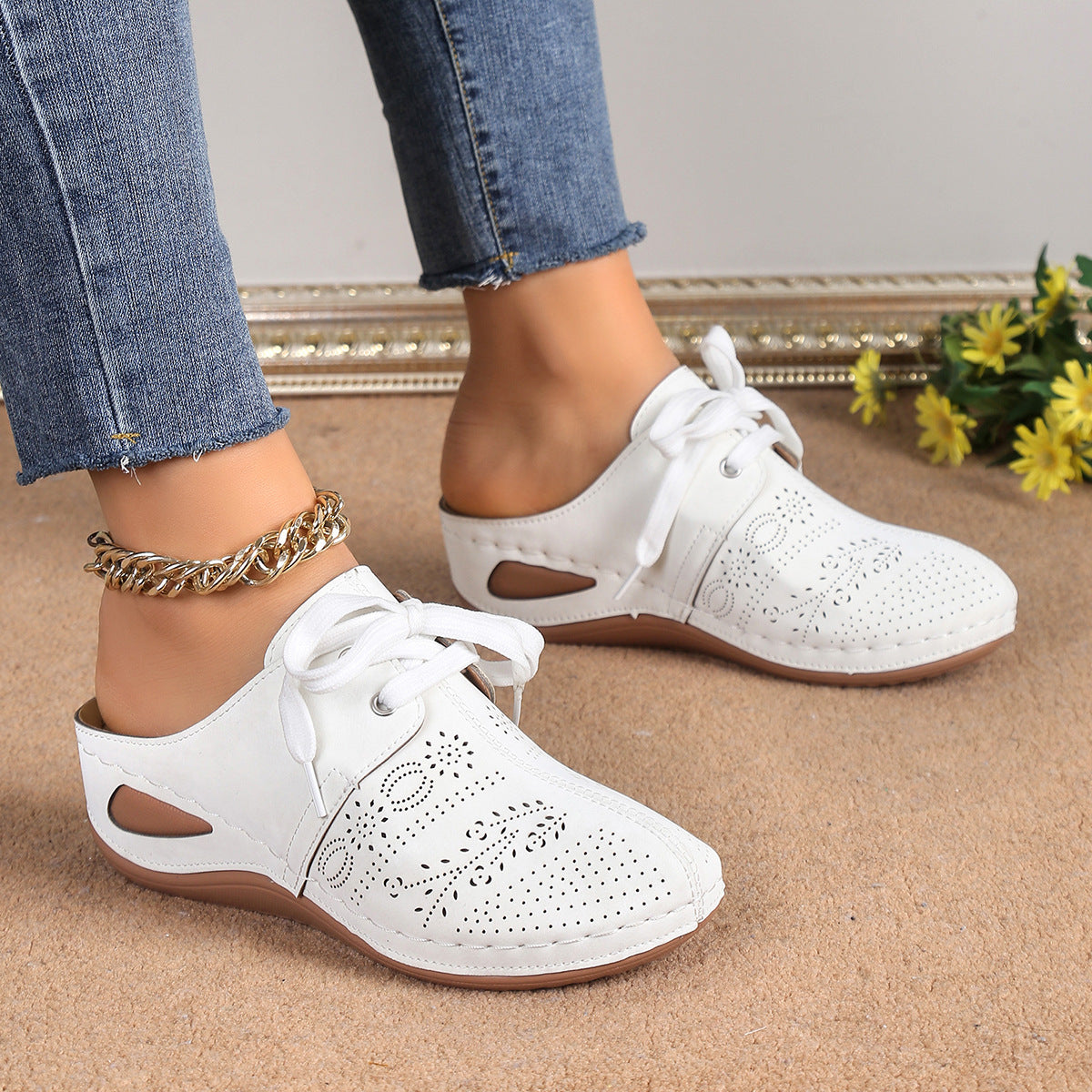 Ladies' half shoes with elegant lacing and breathable perforation Ivyshape