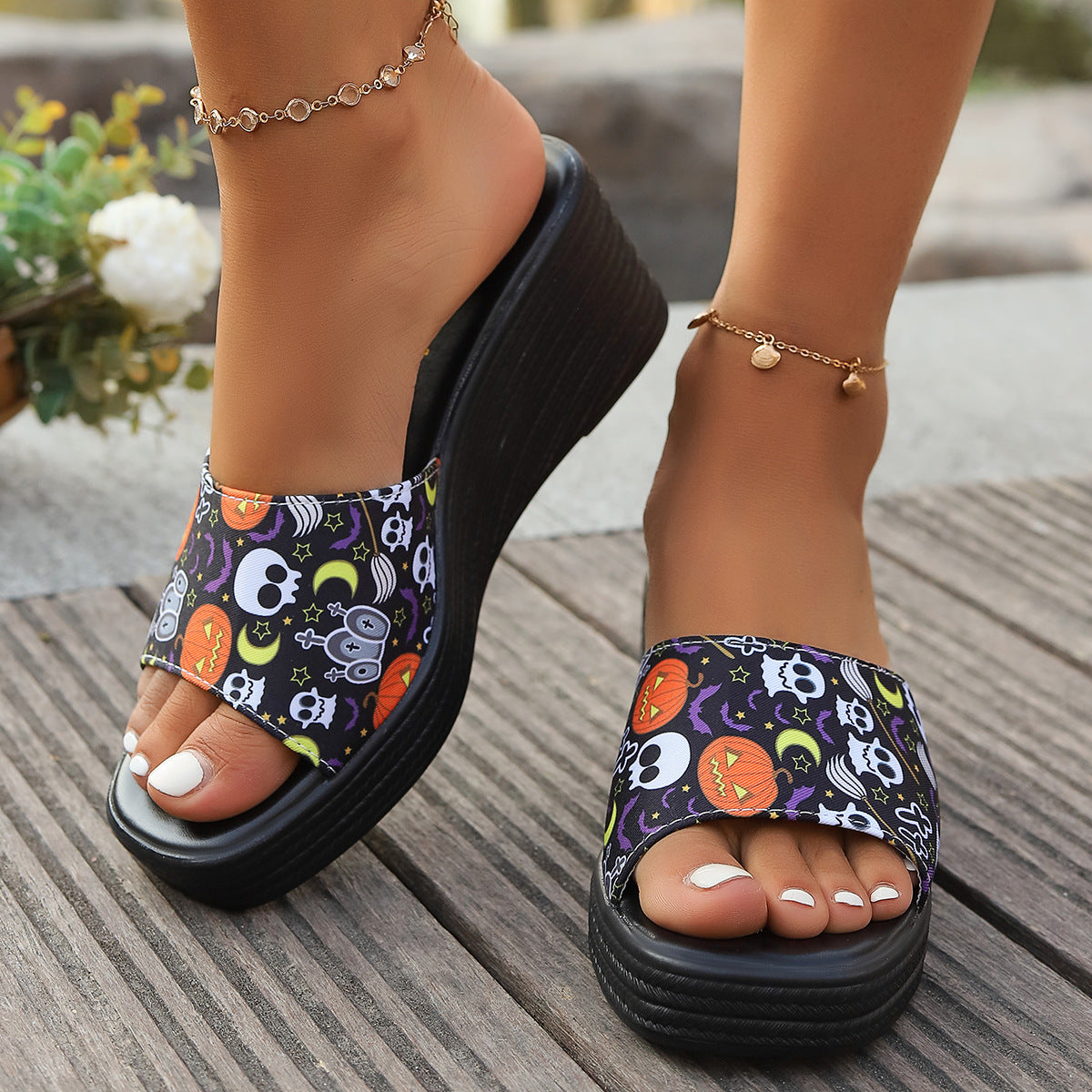 Women's wedge slippers with a casual Halloween motif and non-slip sole Ivyshape