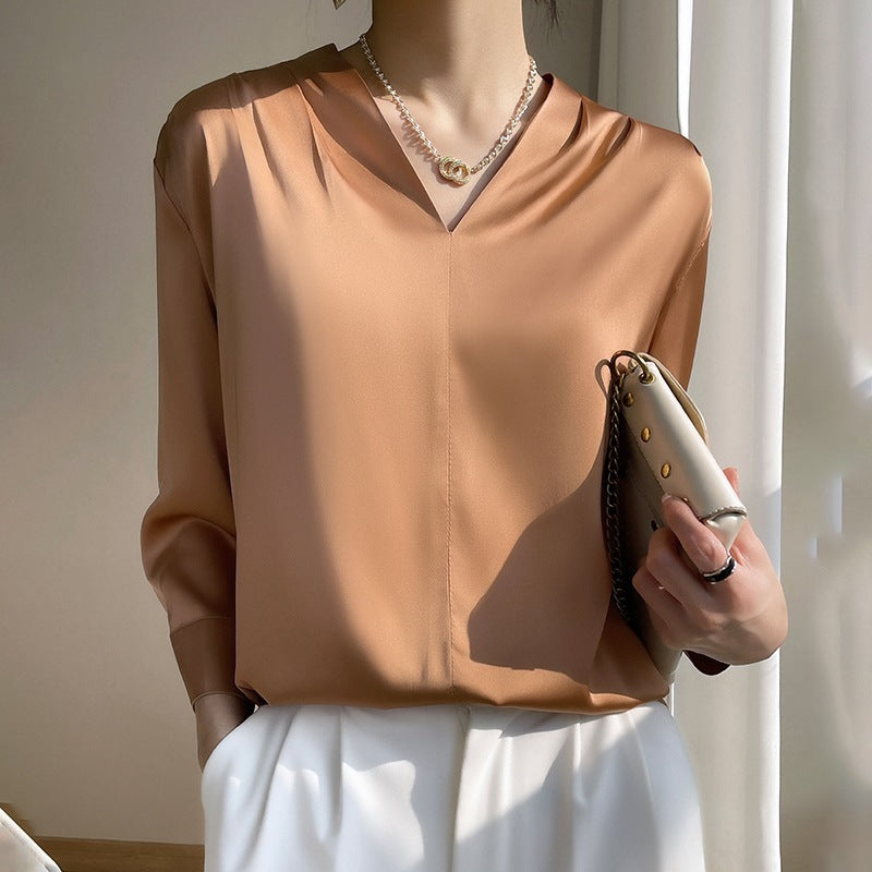 Women's silk blouse with elegant V-neck and button details Ivyshape