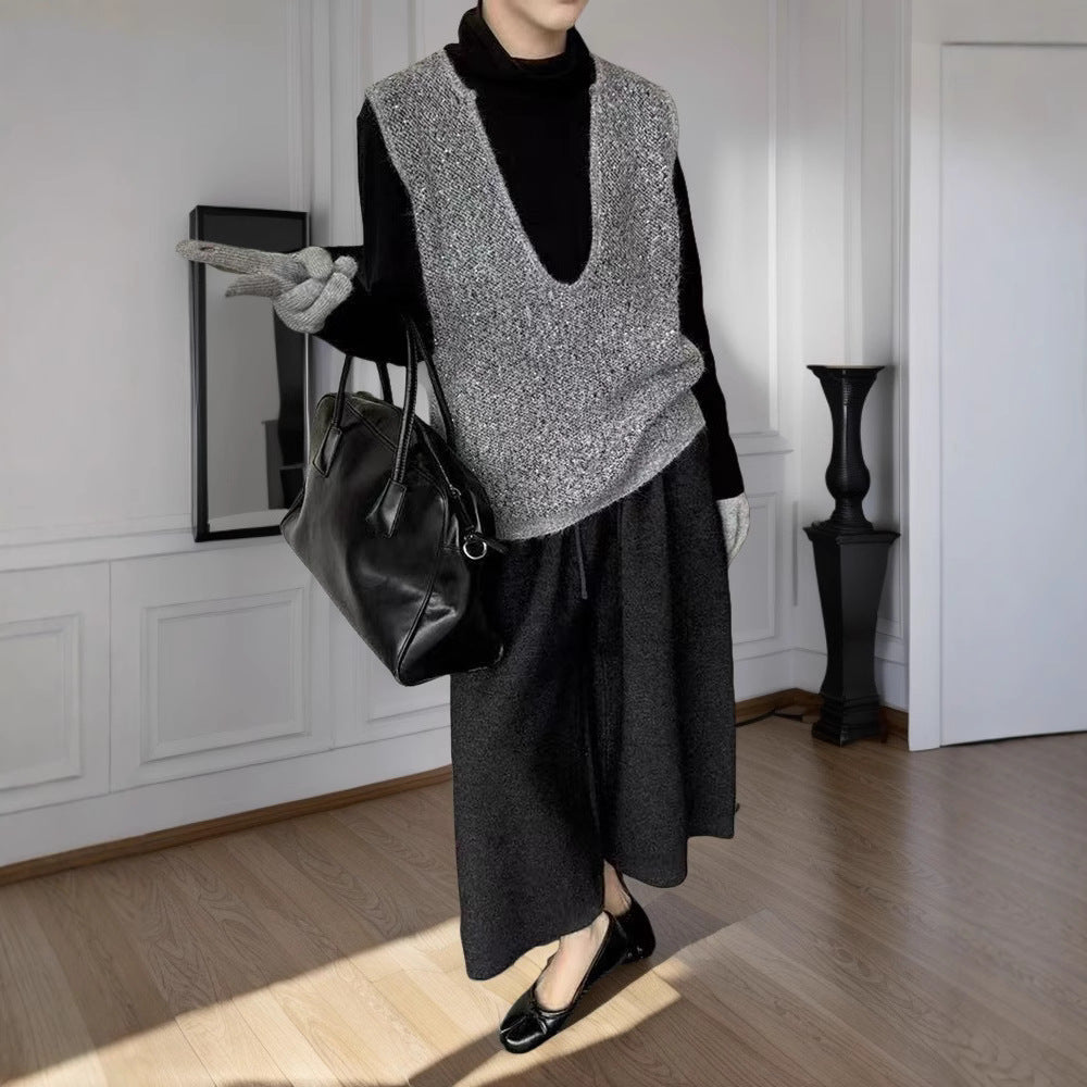 Women's knitted vest with deep V-neck and loose fit Ivyshape