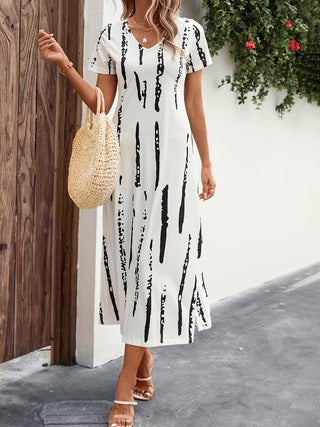 Women’s maxi dress with modern graphic design and practical side slits Ivyshape