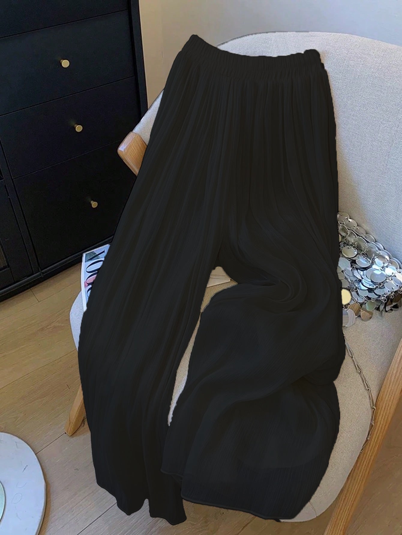 Women's Wide Pleated Trousers made of lightweight material Ivyshape