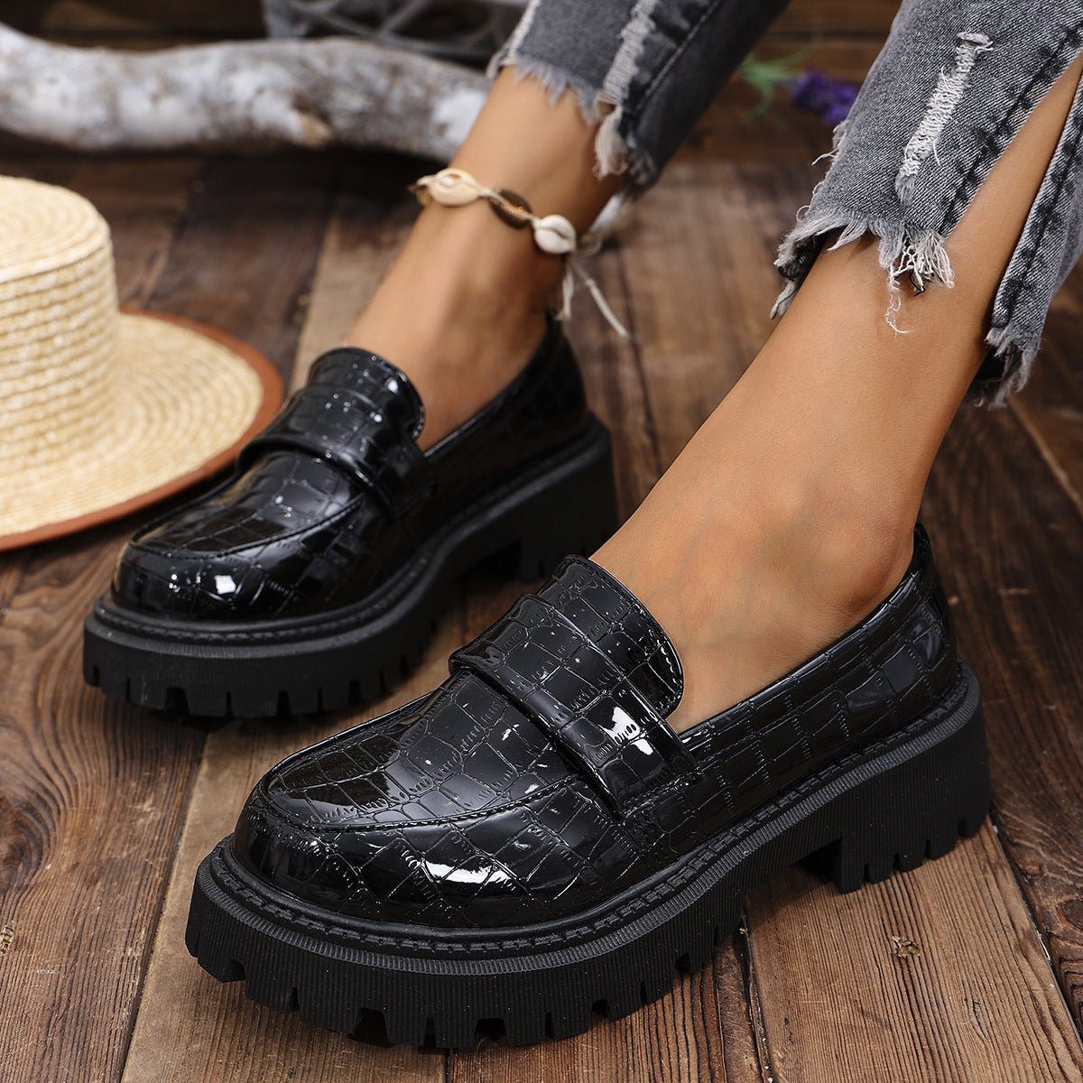 Women's moccasins with modern crocodile design and robust profile Ivyshape