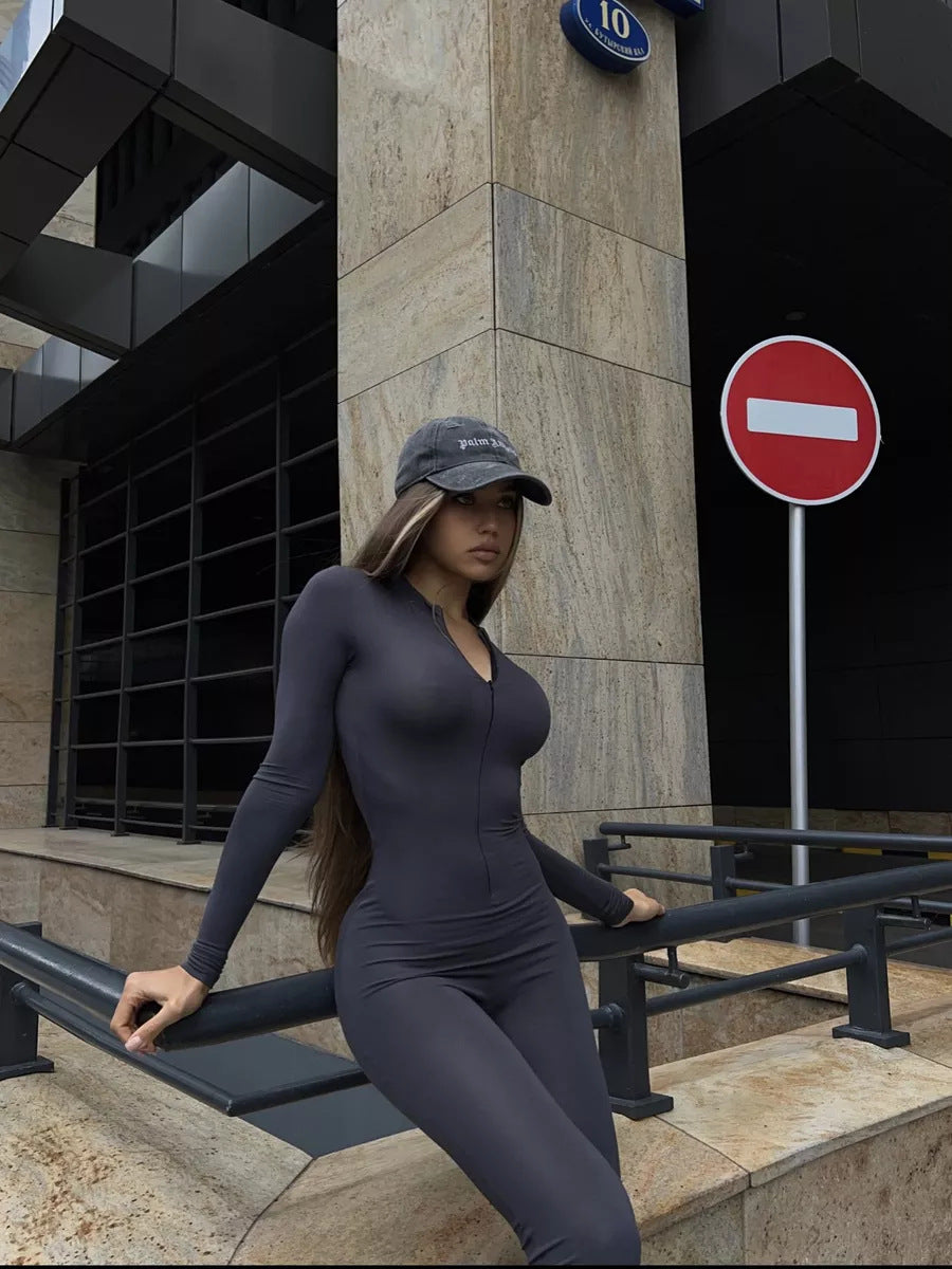 Women's sporty jumpsuit with zipper and fitted cut Ivyshape