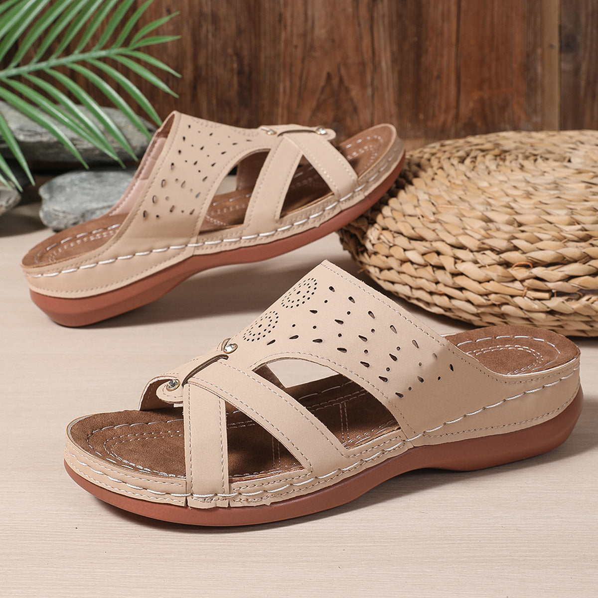 Women Comfortable Clogs with perforated surface texture and slip-resistant sole Ivyshape