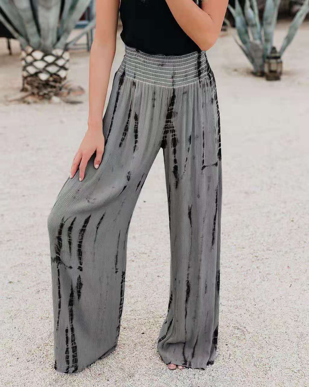 Women's wide pleated trousers with elastic waistband and fashionable design Ivyshape