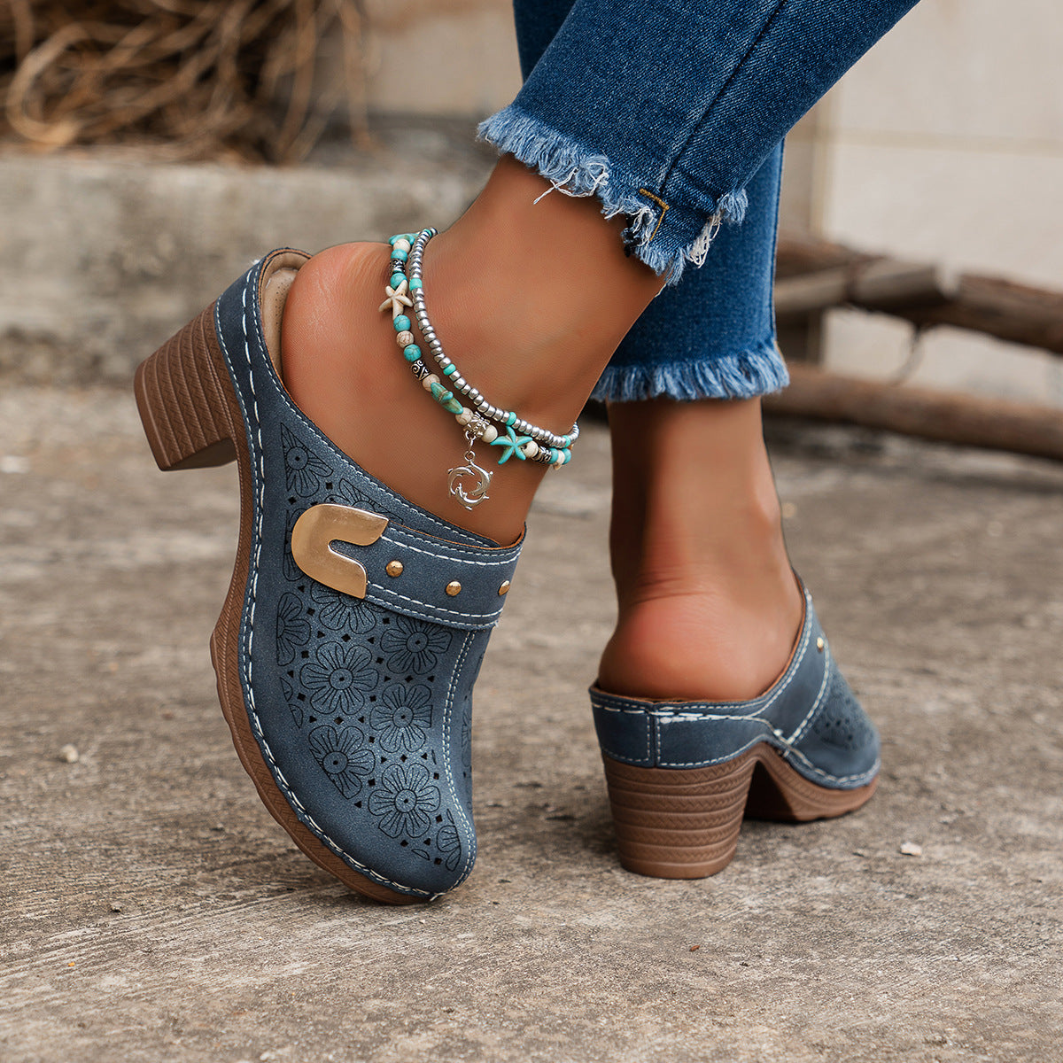 Women's slides with floral cut-outs and elegant heel Ivyshape