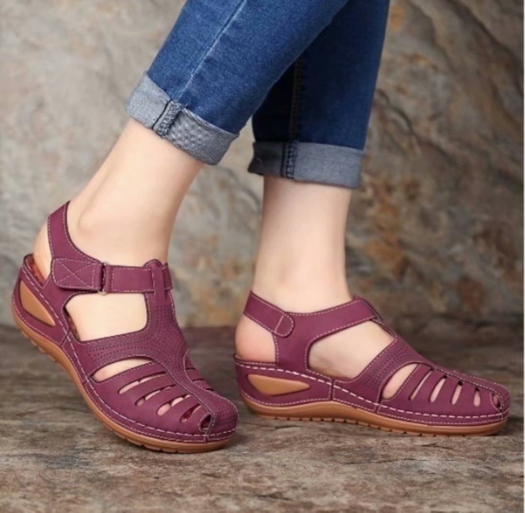 Ladies Comfortable Clogs with Breathable Upper Material Structure and Elegant Strap Design Ivyshape