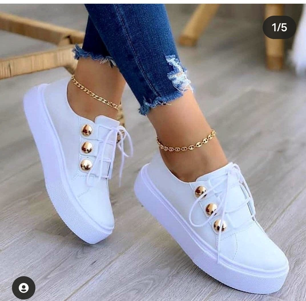 Ladies Fashion Platform Sneakers with Glossy Lacing Details and Breathable Upper Material Ivyshape