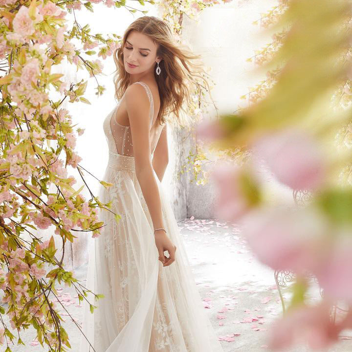 Ladies Elegant Wedding Dress with Floral Lace Trim and A-Line Cut Ivyshape