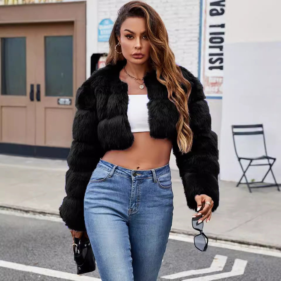 Women's Fluffy Short Coat made of Faux Fur with Puffed Sleeves Ivyshape