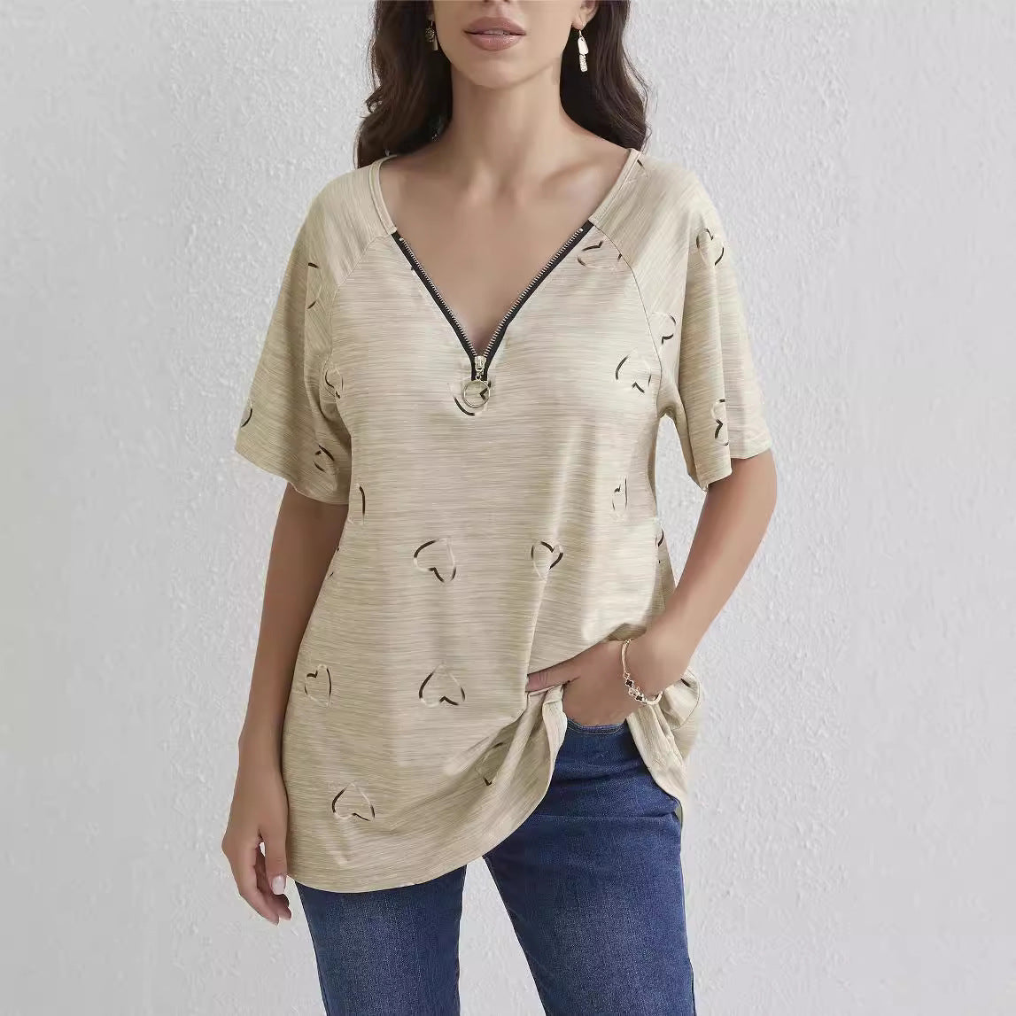 Ladies short sleeve top with active zipper and heart print Ivyshape