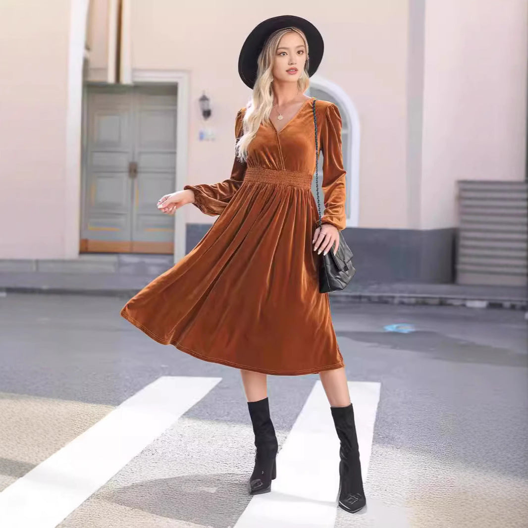 Women's midi dress made of soft velvet with a minimalist V-neck and elastic waistband Ivyshape