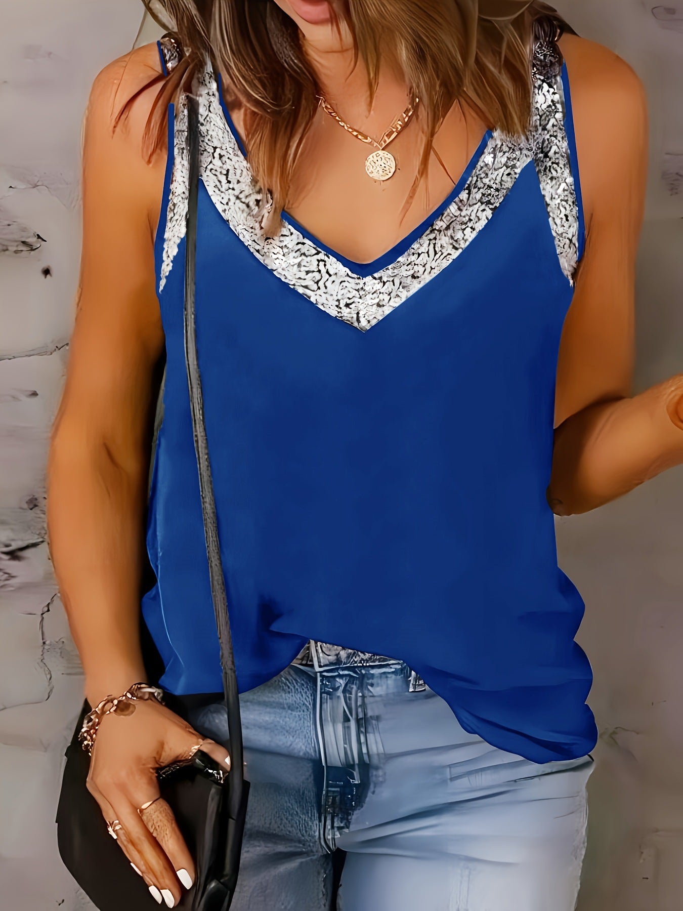 Women Elegant Tank Top with Special Decoration and V-Neck Ivyshape