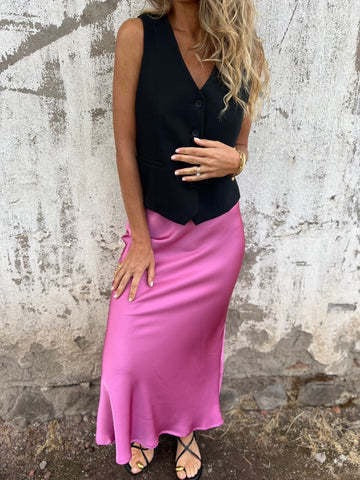 Ladies two-piece set consisting of sleeveless vest and shiny skirt Ivyshape