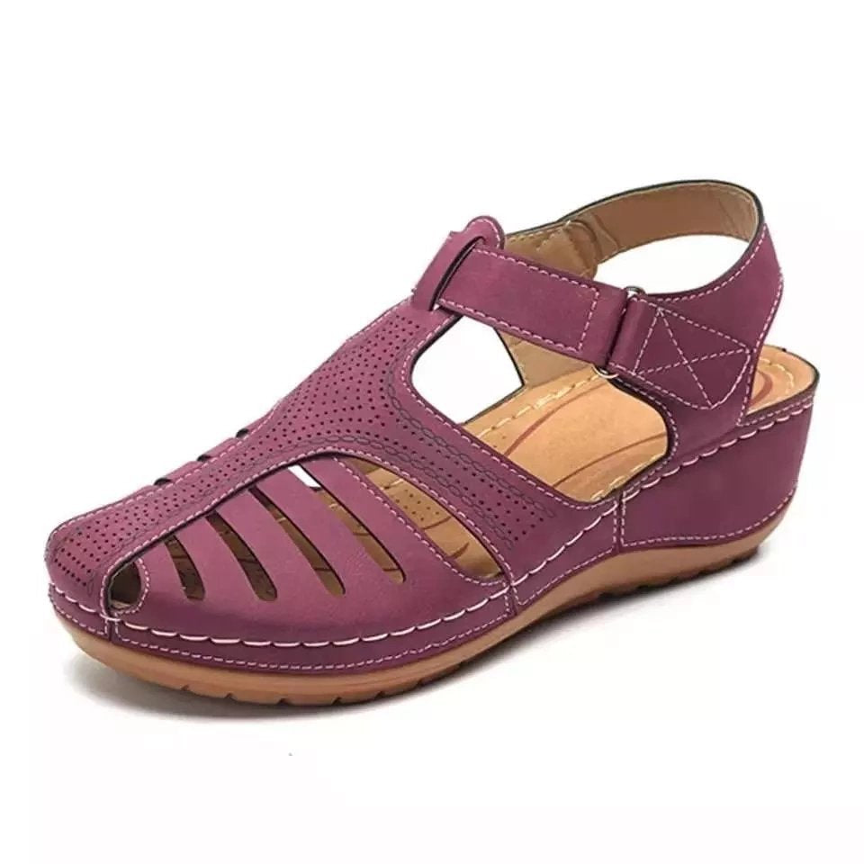 Ladies Comfortable Clogs with Breathable Upper Material Structure and Elegant Strap Design Ivyshape
