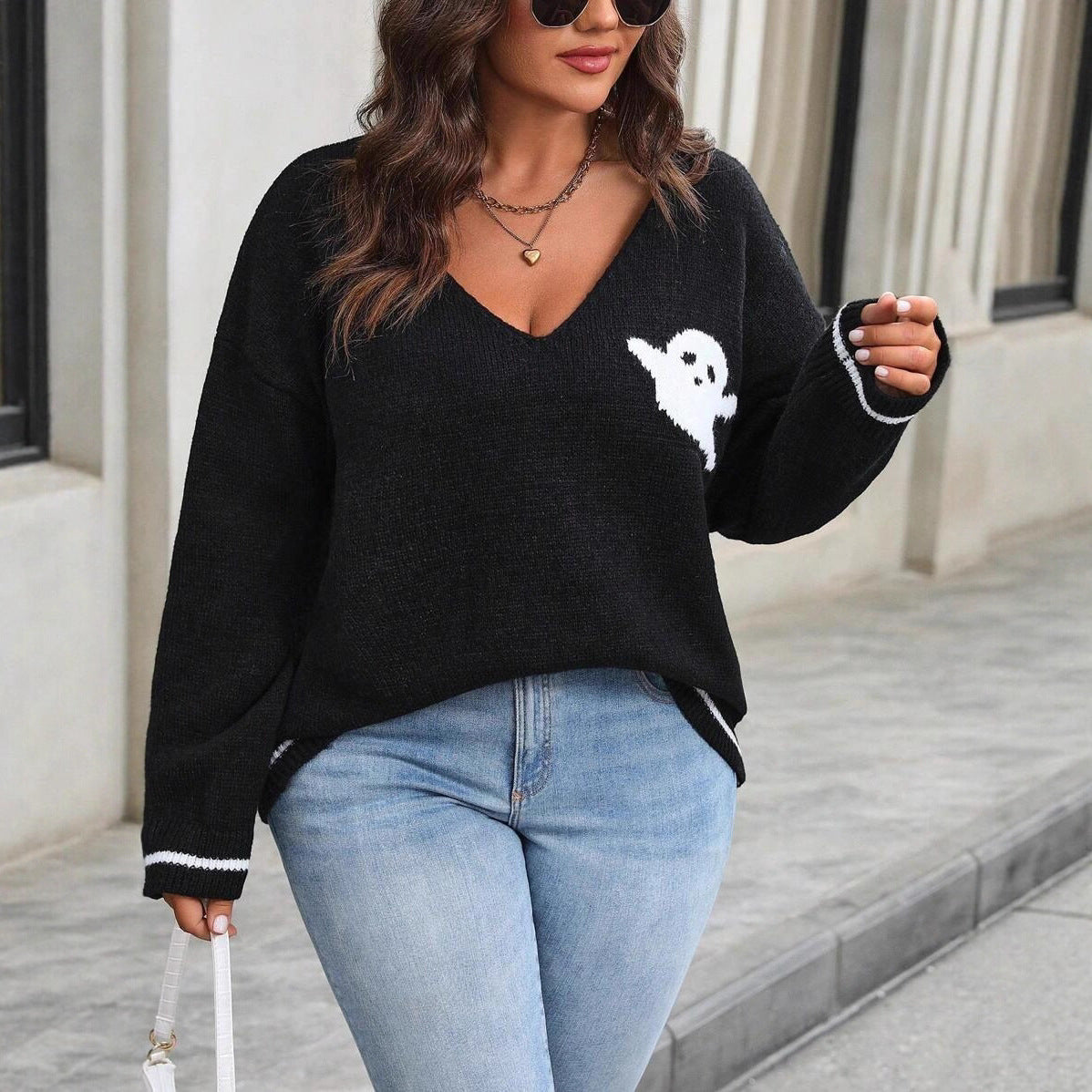 Women's knit sweater with ghost motif and V-neck Ivyshape