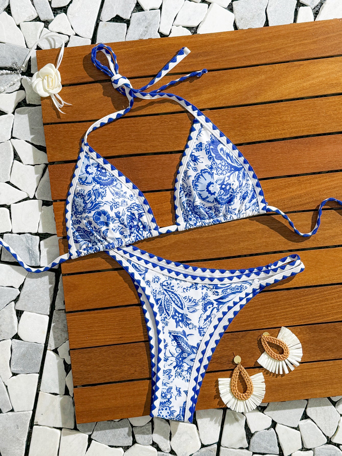 Ladies triangle bikini with floral patterns and braided details Ivyshape