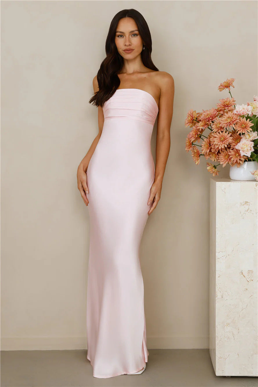 Women Elegant Strapless Maxi Dress with Shimmering Satin and Figure-Hugging Cut Ivyshape