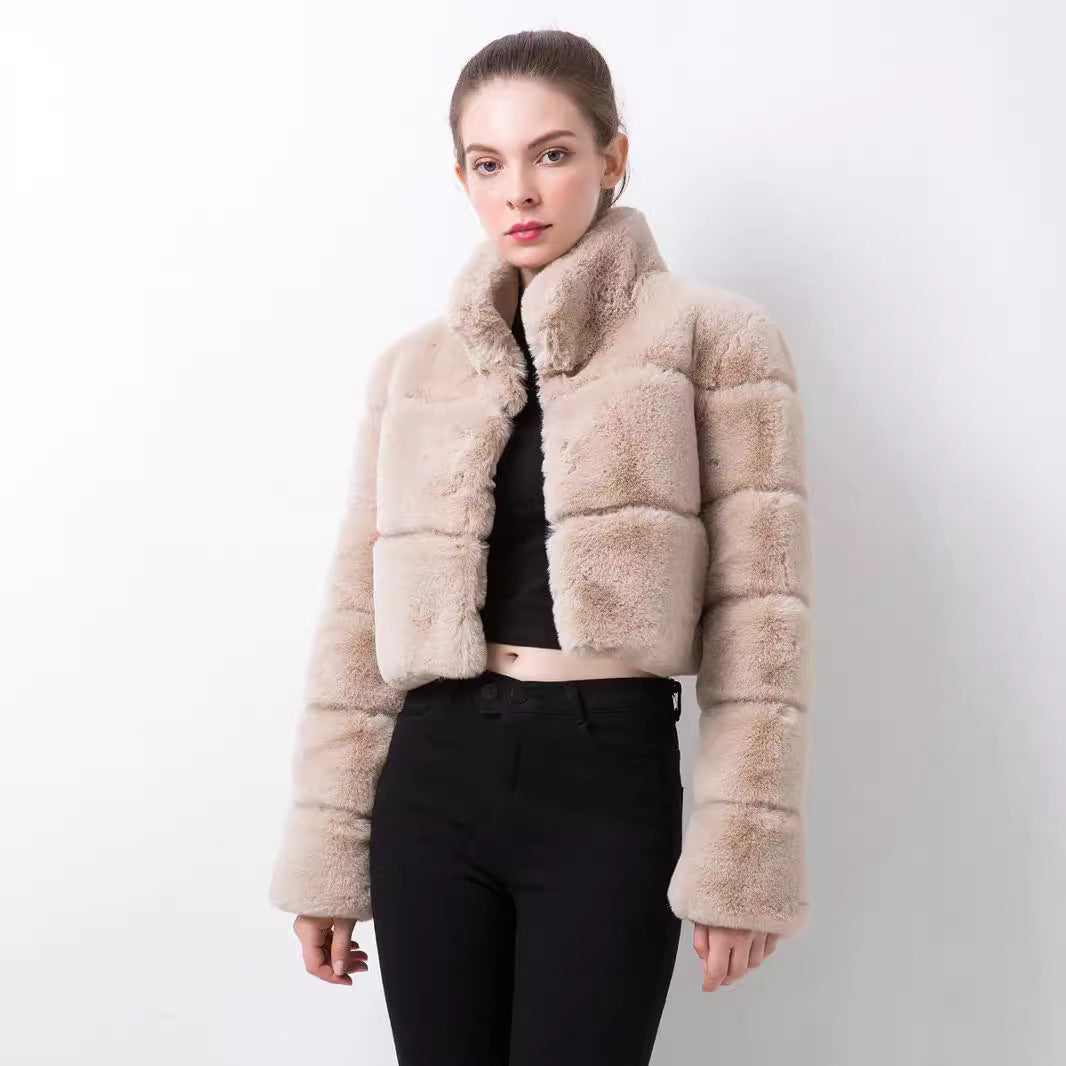 Women's fashionable short faux fur jacket Ivyshape