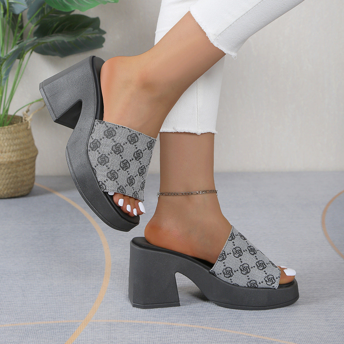 Women's fashionable block-heel sandals with lightweight textile upper Ivyshape