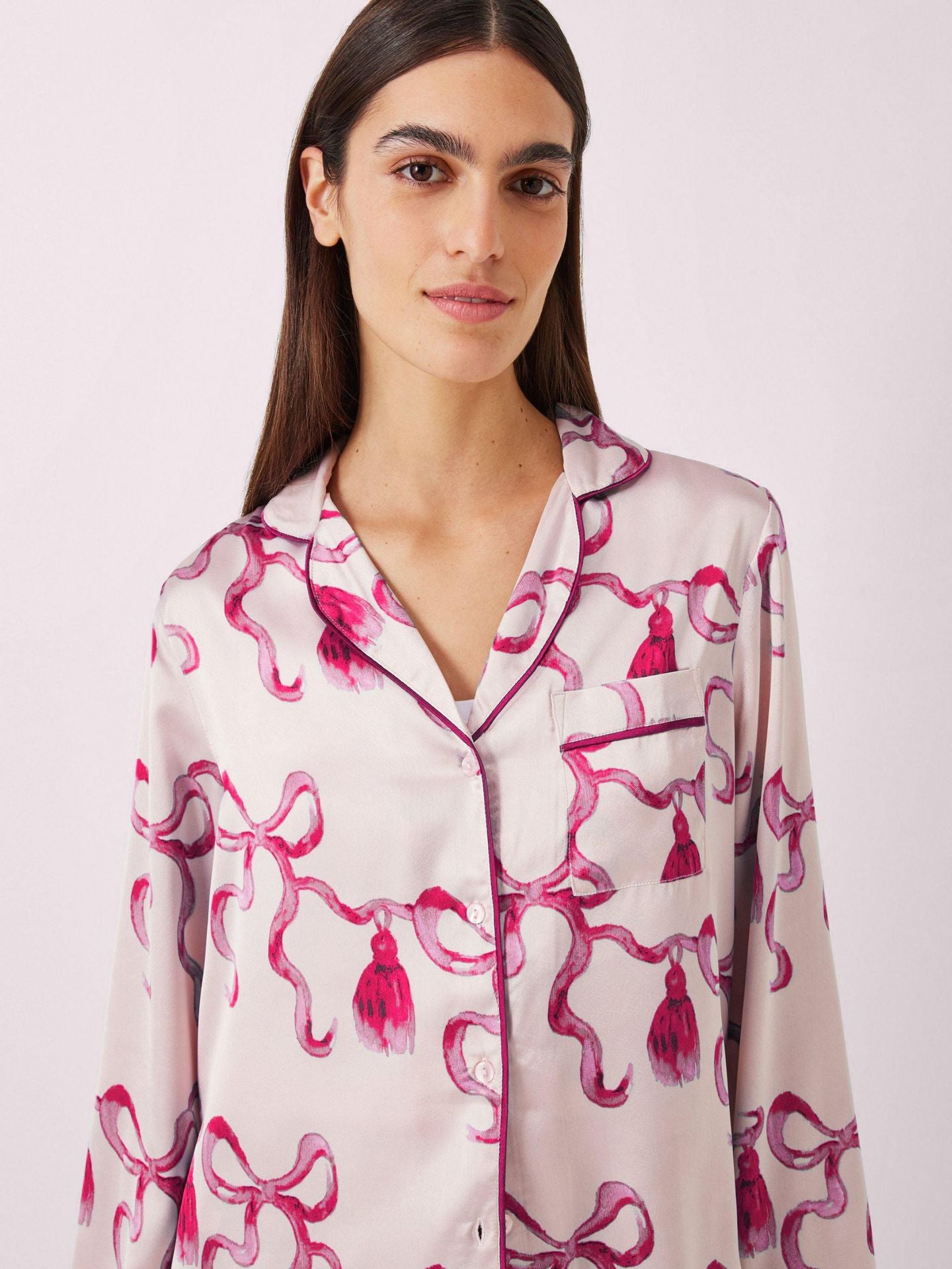 Women elegant pyjama set with ruffle details Ivyshape