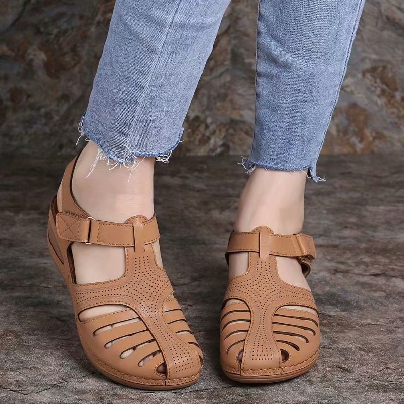 Ladies Comfortable Clogs with Breathable Upper Material Structure and Elegant Strap Design Ivyshape