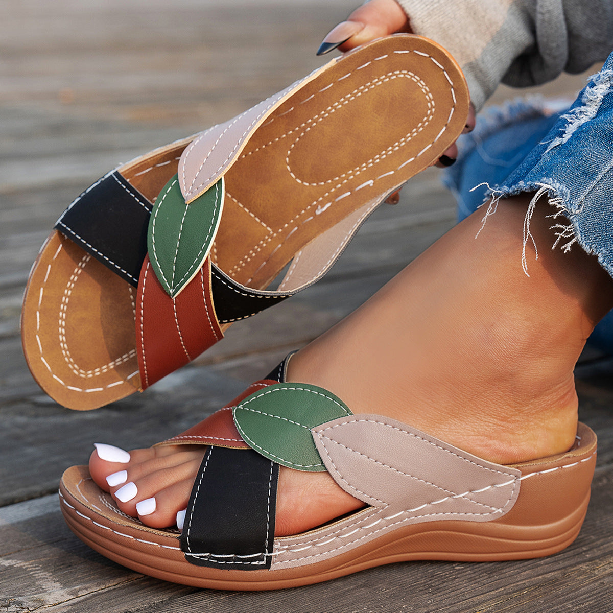 Women's Comfortable Clogs with Elegant Strap Design and Anatomical Footbed Ivyshape