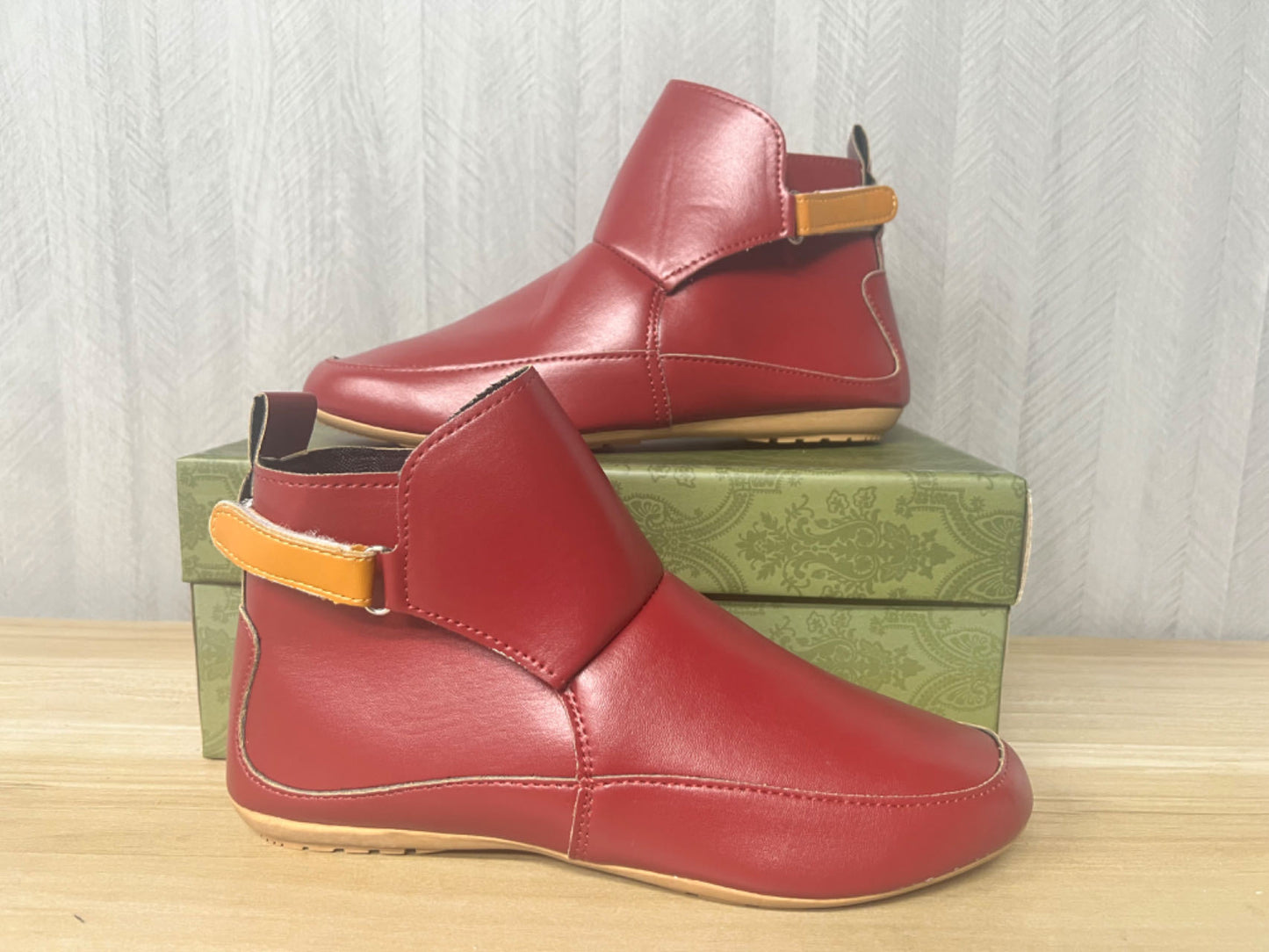 Ladies elegant ankle boots made of high-quality leather with trendy strap Ivyshape