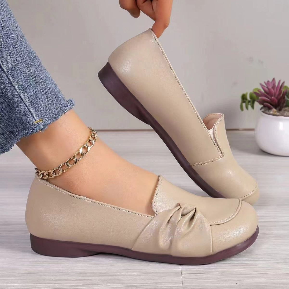 Ladies Comfortable Slippers with Elegant Pleat Design Ivyshape