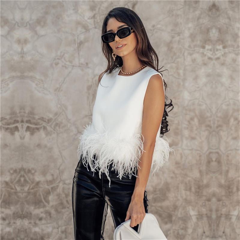 Women Elegant Top with Feathers and Round Neck Ivyshape