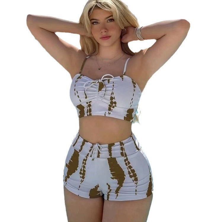 Women's top with casual shorts and contrasting tie-dye pattern Ivyshape