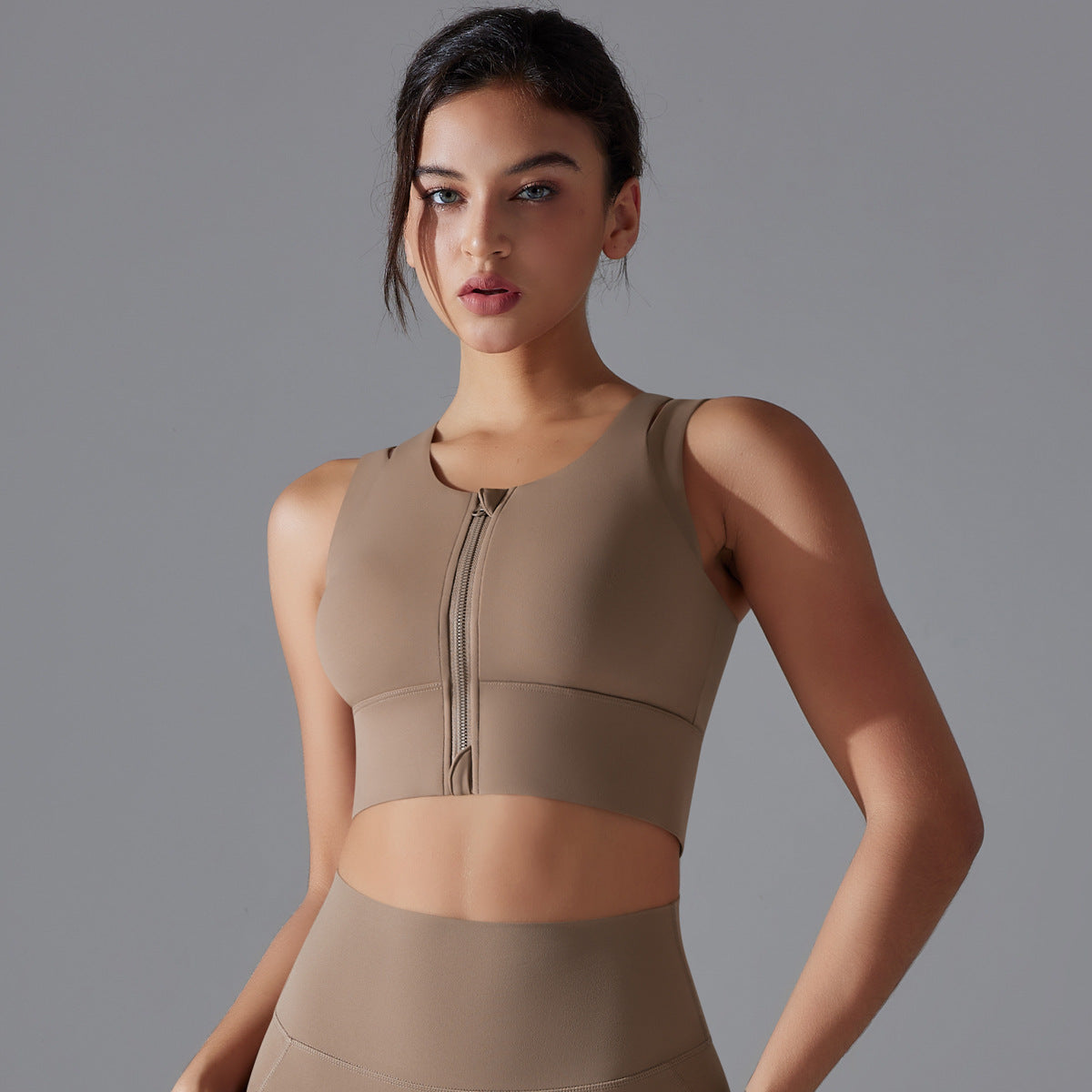 Women's sports bra with full-length zipper and comfortable underband Ivyshape