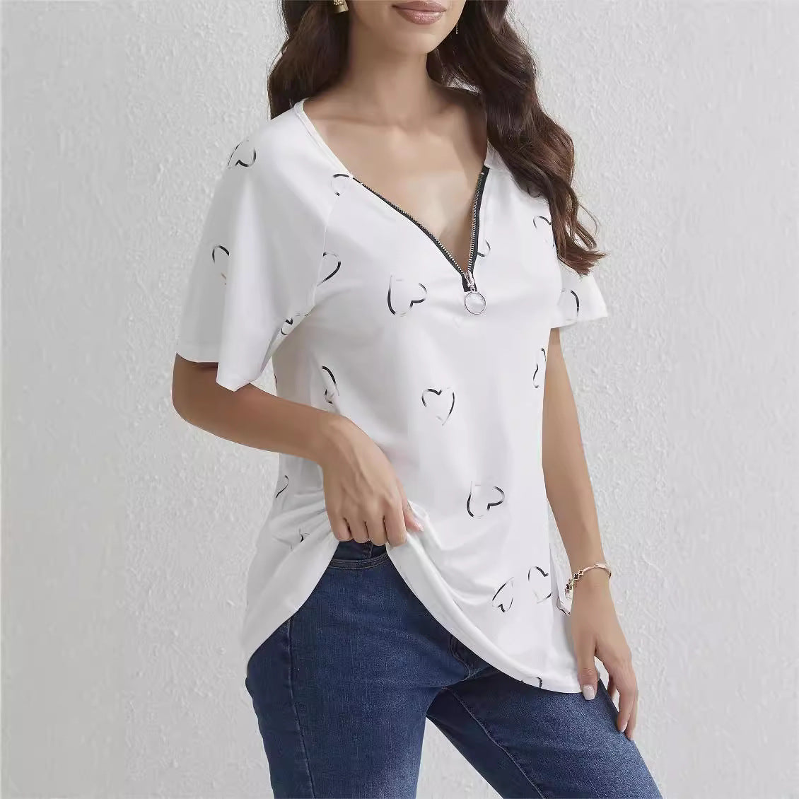 Ladies short sleeve top with active zipper and heart print Ivyshape